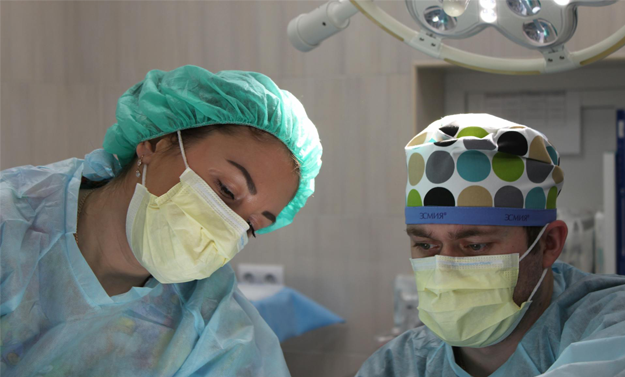 Caractéristiques clés des agrafeuses chirurgicales ouvertes pour une fermeture fiable